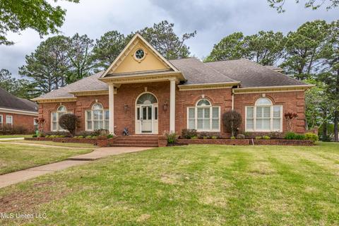 8191 Longwood Dr, Olive Branch, MS 38654