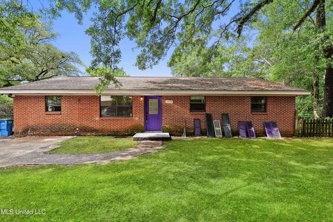 5617 Oakridge St, Pascagoula, MS 39567
