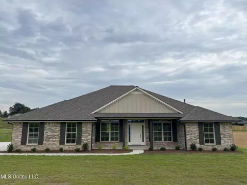 5875 Sara Ann Dr, Horn Lake, MS 38637