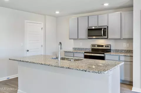 1042 Enclave Cir, Long Beach, MS 39560 photo 4