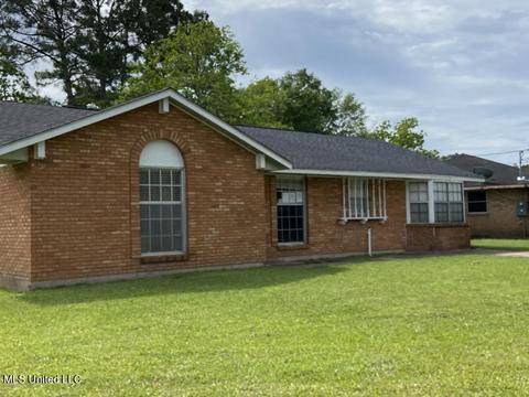 7620 Madison Dr, Biloxi, MS 39532