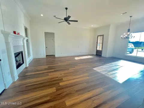 216 Baleigh Dr, Canton, MS 39046 photo 5
