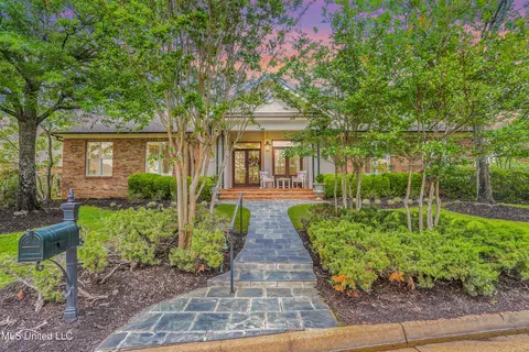 108 Summers Ln, Ridgeland, MS 39157