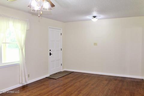 119 Bonnett Ln, Lucedale, MS 39452 photo 2