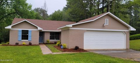 128 Green Forest Dr, Clinton, MS 39056