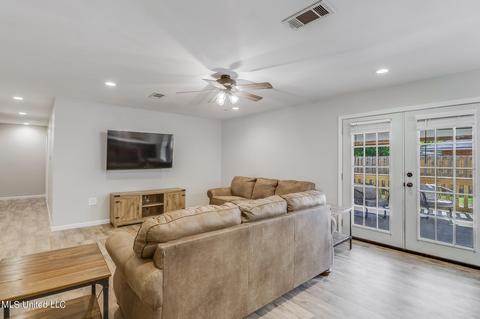 606 S Forest Ave, Long Beach, MS 39560 photo 7
