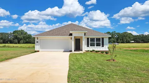 133 Mulberry Dr, Lucedale, MS 39452