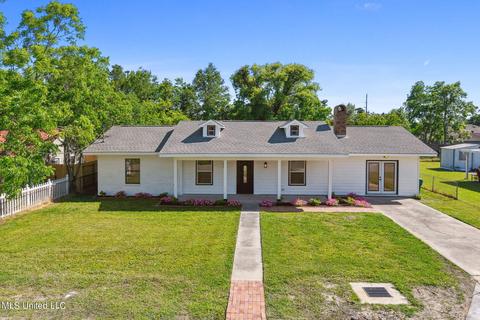 534 12 St John St, Bay Saint Louis, MS 39520
