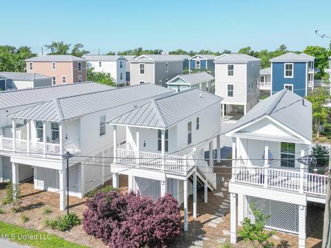 215 E 2nd St #40, Pass Christian, MS 39571