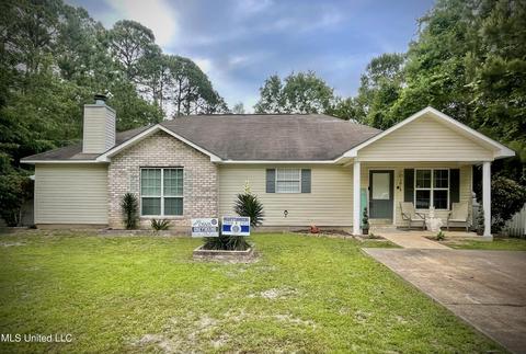 1012 Gum St, Ocean Springs, MS 39564