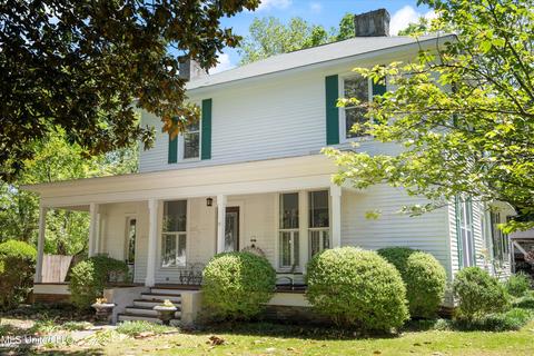 205 W Chulahoma Ave, Holly Springs, MS 38635