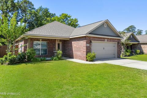14017 Fox Hill Dr, Gulfport, MS 39503