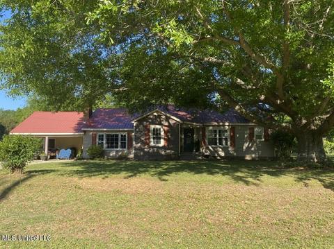7403 Black Zion Rd, Pontotoc, MS 38863