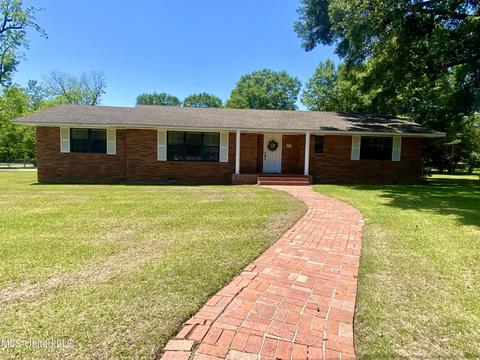 208 Elizabeth St, Wiggins, MS 39577 photo 4