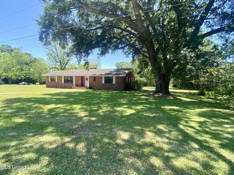 208 Elizabeth St, Wiggins, MS 39577 photo 5