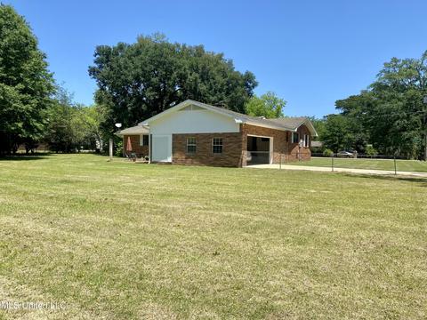 208 Elizabeth St, Wiggins, MS 39577 photo 10