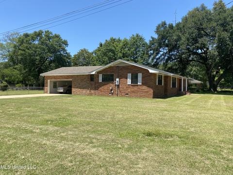 208 Elizabeth St, Wiggins, MS 39577 photo 2