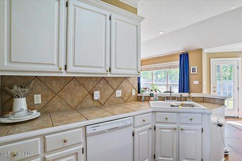 736 Prominence Dr, Flowood, MS 39232 photo 10