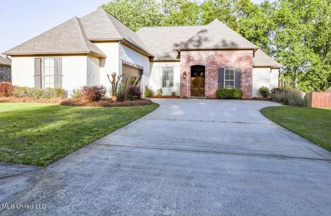 104 Bridgeton Circle Cir, Canton, MS 39046