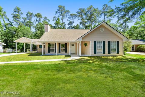 207 Corinth Dr, Bay Saint Louis, MS 39520