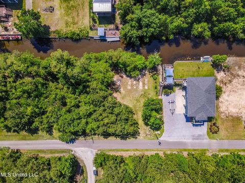 44 Wolfe St, Bay Saint Louis, MS 39520