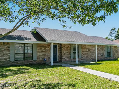 430 Pecan Park Dr, Bay Saint Louis, MS 39520
