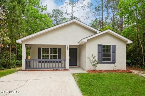 7204 Smith St, Bay Saint Louis, MS 39520
