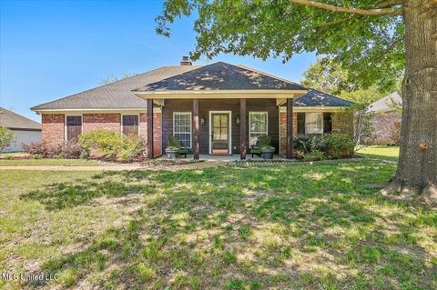 122 Middlefield Dr, Canton, MS 39046 photo 1