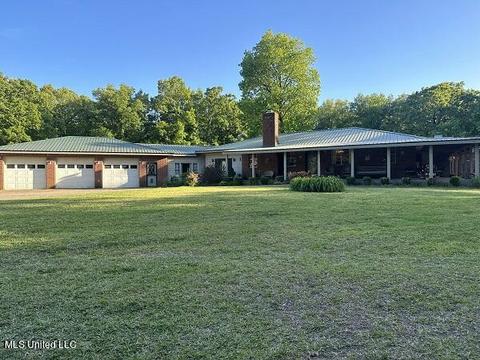 13681 Fairview Rd, Byhalia, MS 38611