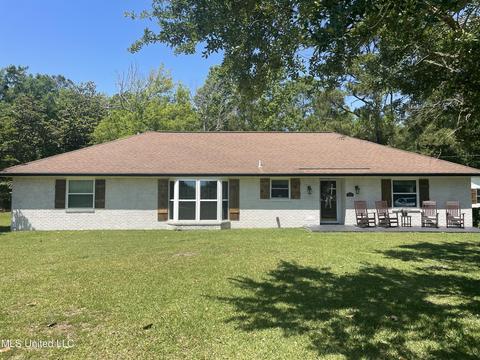 775 Hengen Ln, Biloxi, MS 39532