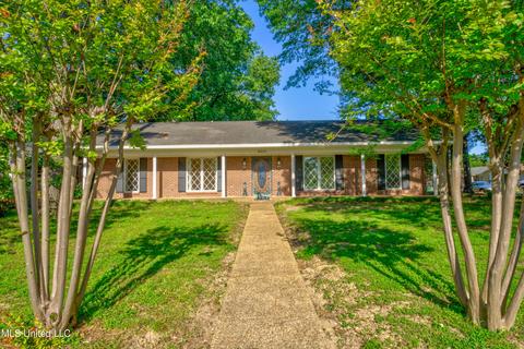 8333 Farmington Dr, Southaven, MS 38671
