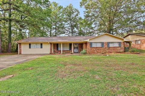 805 Normandy Dr, Clinton, MS 39056 photo 1