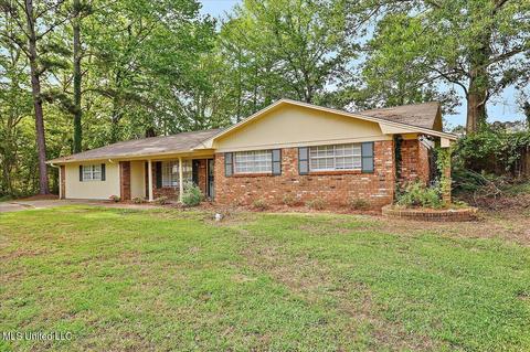805 Normandy Dr, Clinton, MS 39056 photo 2