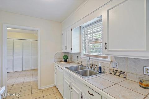 805 Normandy Dr, Clinton, MS 39056 photo 12