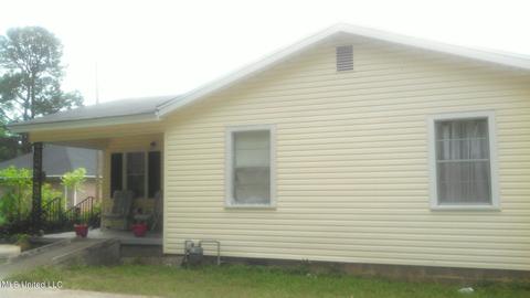 407 Armstrong St, Batesville, MS 38606