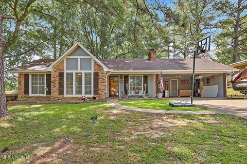 2906 Pine Ridge Dr, Pearl, MS 39208