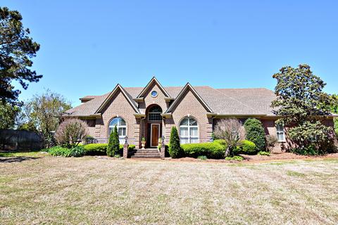 1770 Country Club Rd, Senatobia, MS 38668