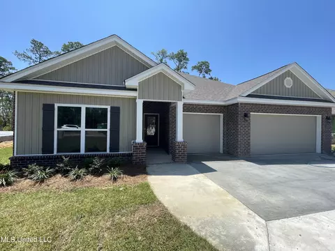 6124 Penni Ln, Ocean Springs, MS 39564