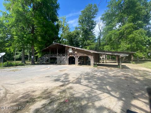 2100 Pascagoula River Dr, Lucedale, MS 39452