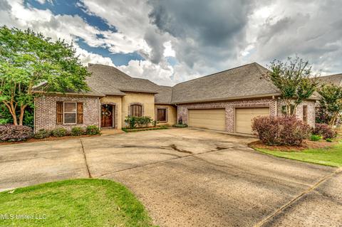 136 Woodlands Glen Circle Cir, Brandon, MS 39047
