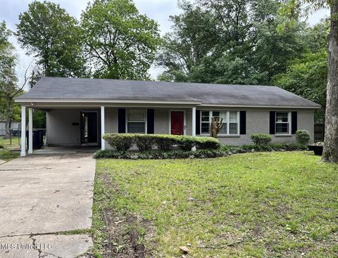 212 Linden Dr, Indianola, MS 38751