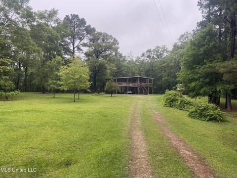 2504 Old Hwy 26, Wiggins, MS 39577