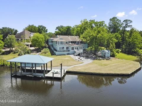 1215 Iola Rd, Ocean Springs, MS 39564