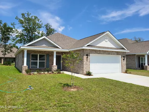 67 Saltmeadow Cir, Ocean Springs, MS 39564