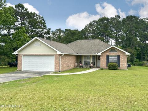 40 Countryside Dr, Carriere, MS 39426