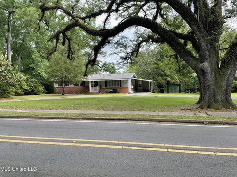 736 Mill St, Lucedale, MS 39452 photo 2