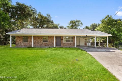 2512 Middlecoff Dr, Gulfport, MS 39507