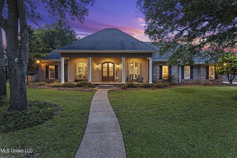 3016 Oakleigh Cir, Ocean Springs, MS 39564
