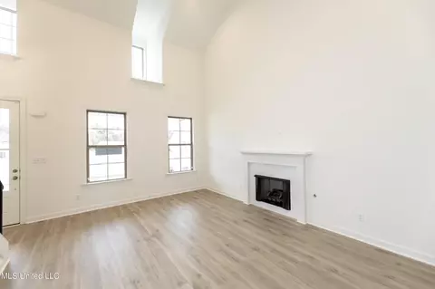 Living - 3495 Kreunen St, Nesbit, MS 38651 photo 2 of 3