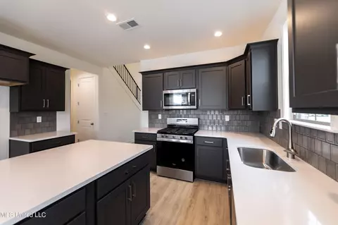 Kitchen - 3495 Kreunen St, Nesbit, MS 38651 photo 3 of 4